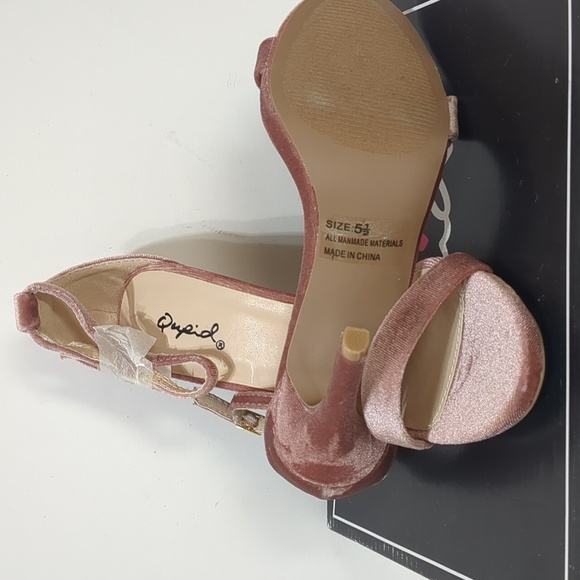 Qupid blush velvet heels sandals size 5.5 - Picture 6 of 9